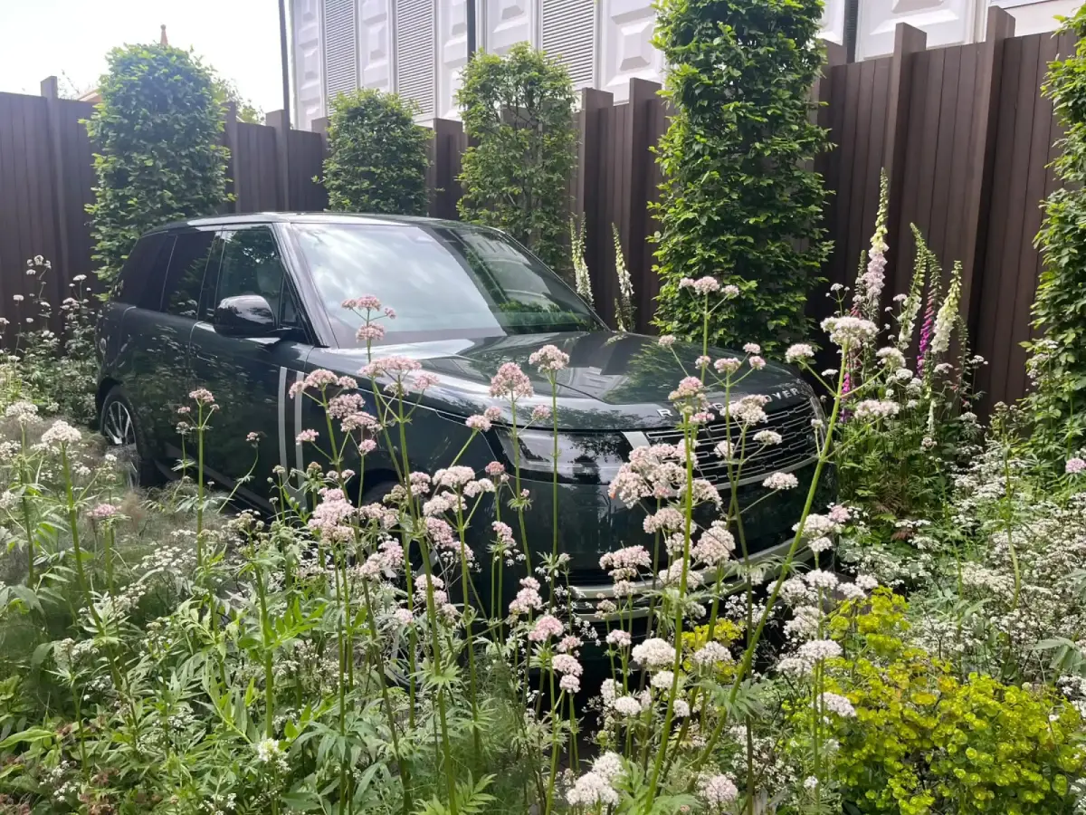 The Range Rover Cloister