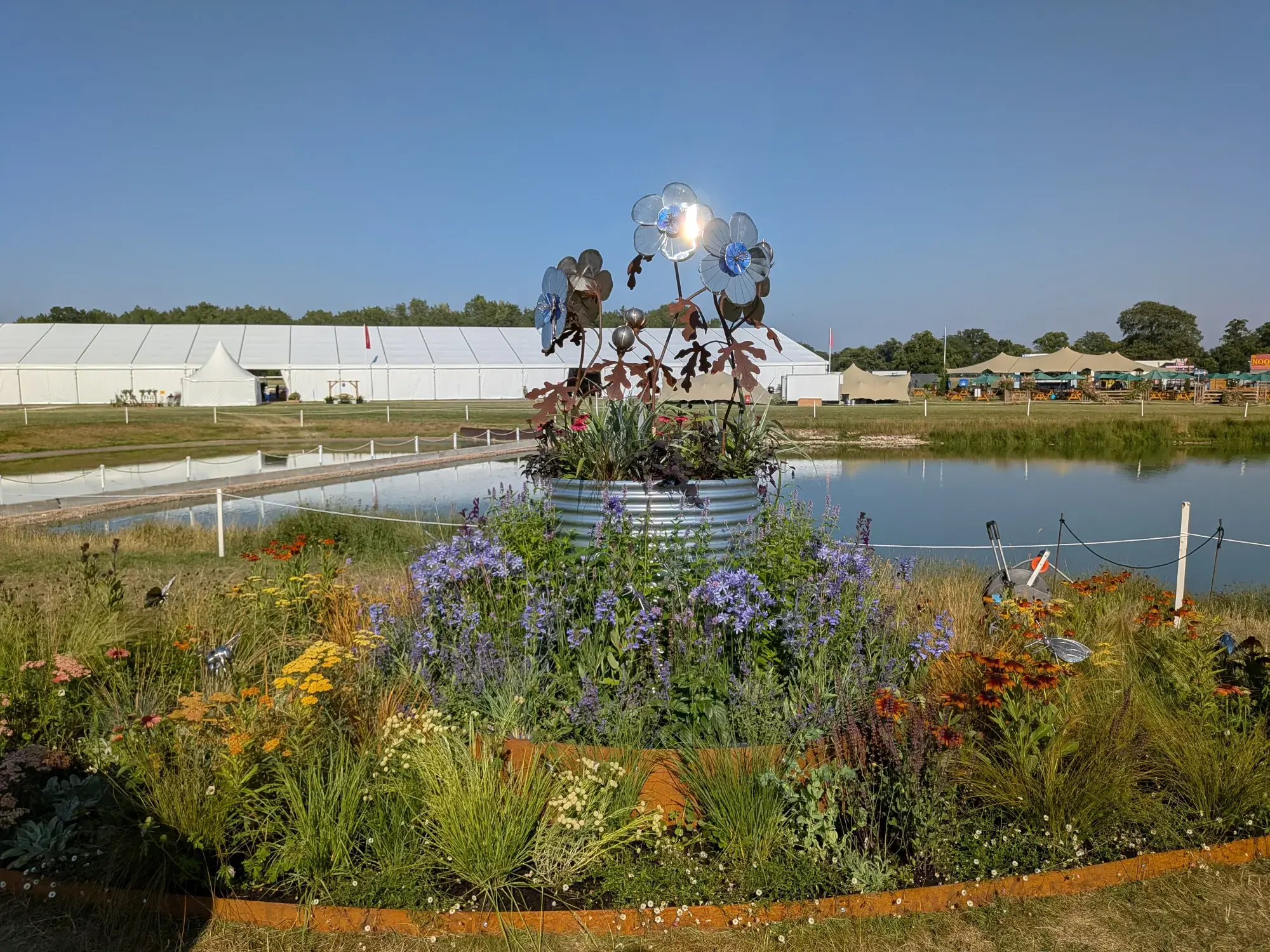 Buglife: Blue Halo Garden